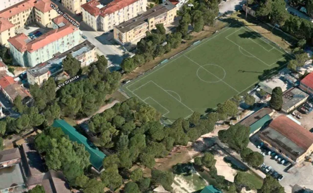 Vista dall'alto del campo da calcio 