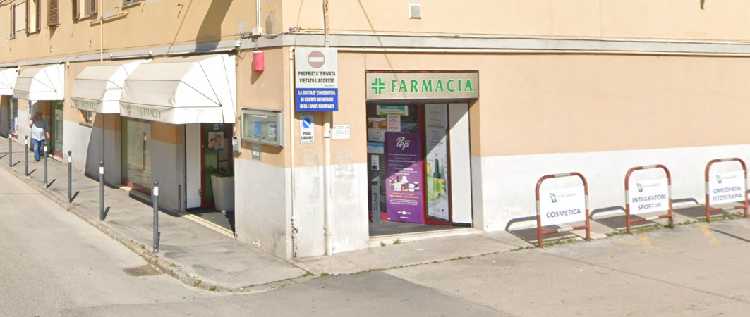 Esterno della farmacia "Castellani del Dr. Cerni"